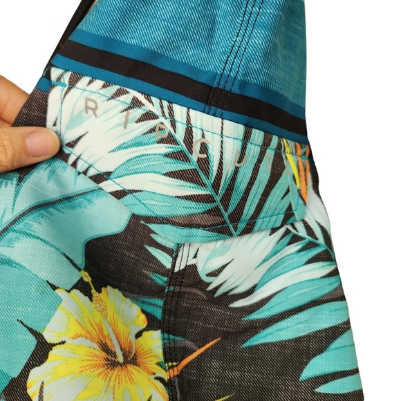 RIP CURL Hawaii Floral Palm Leaf 9” Board Shorts - Picture 3 of 12